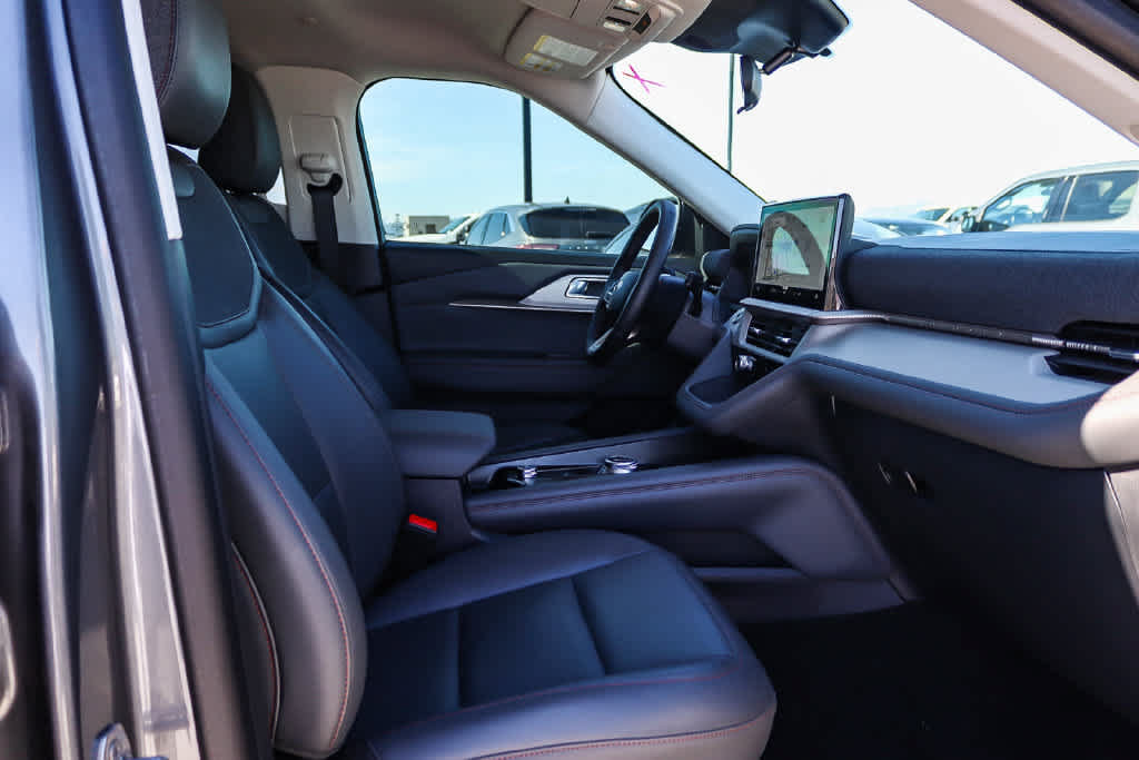 Used 2026 Ford Explorer Active w/ Active Comfort Package RWD image 15