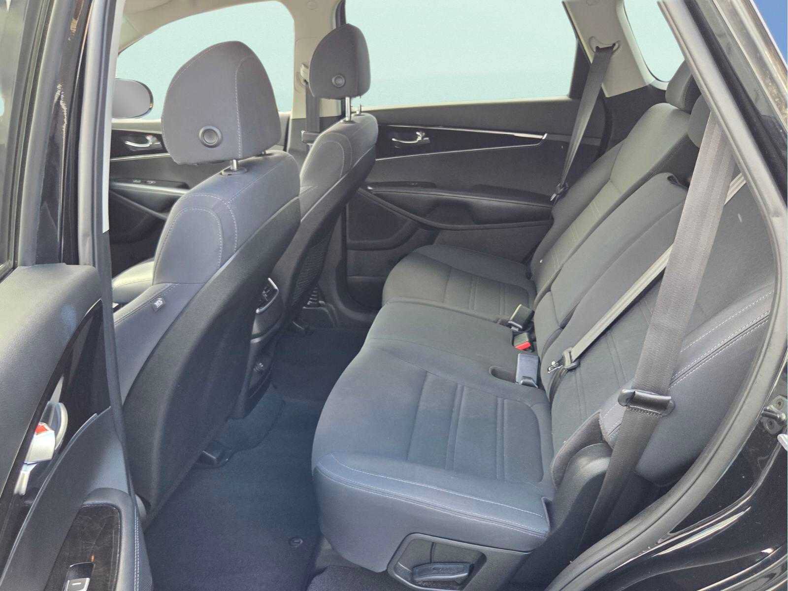 Used 2018 Kia Sorento L FWD image 11