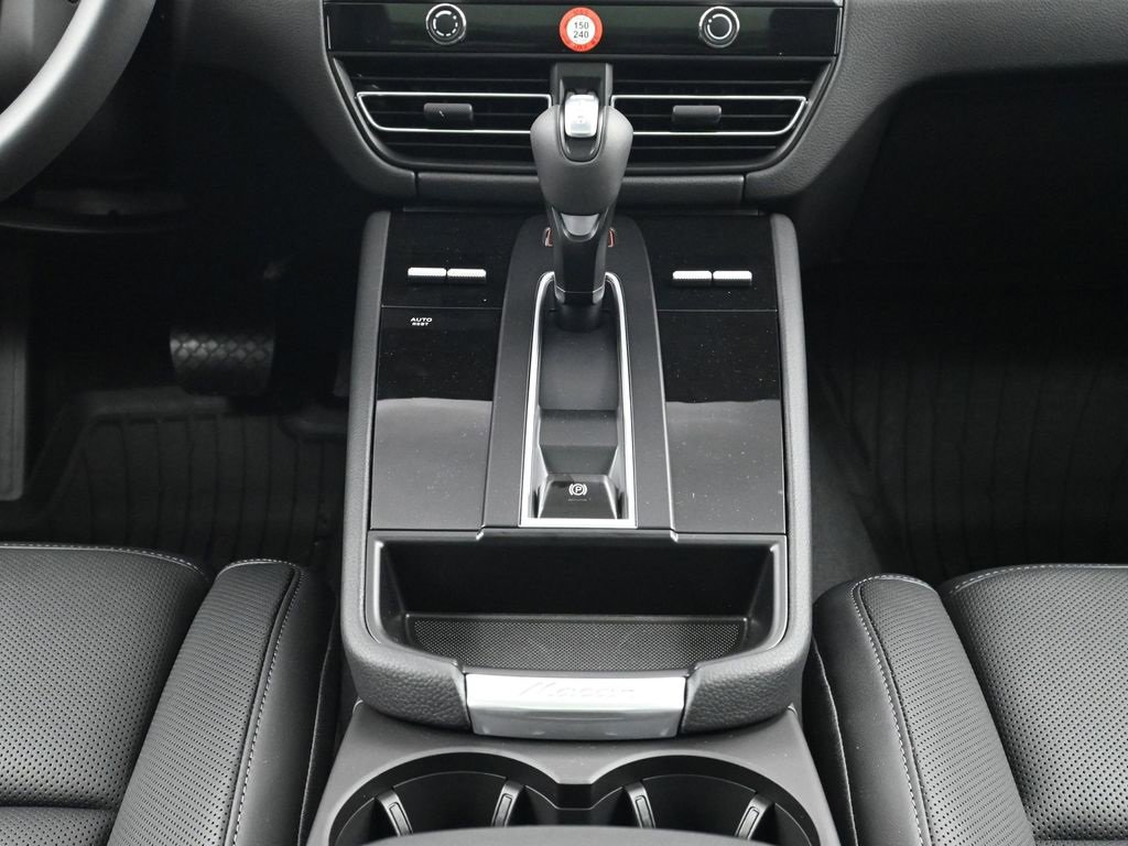 New 2025 Porsche Macan image 10