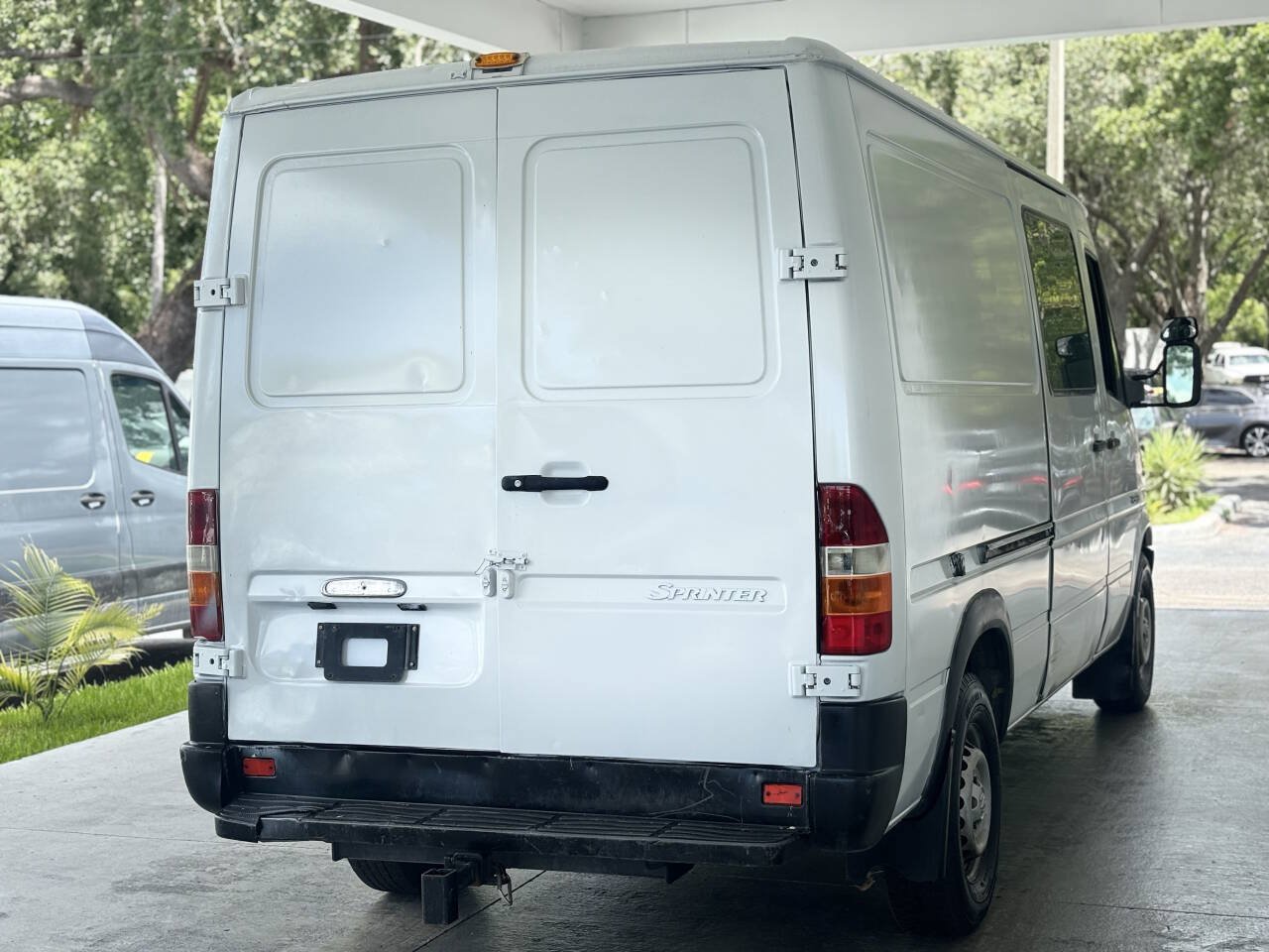 Used 2006 Dodge Sprinter 2500 w/ Window Group II RWD image 10