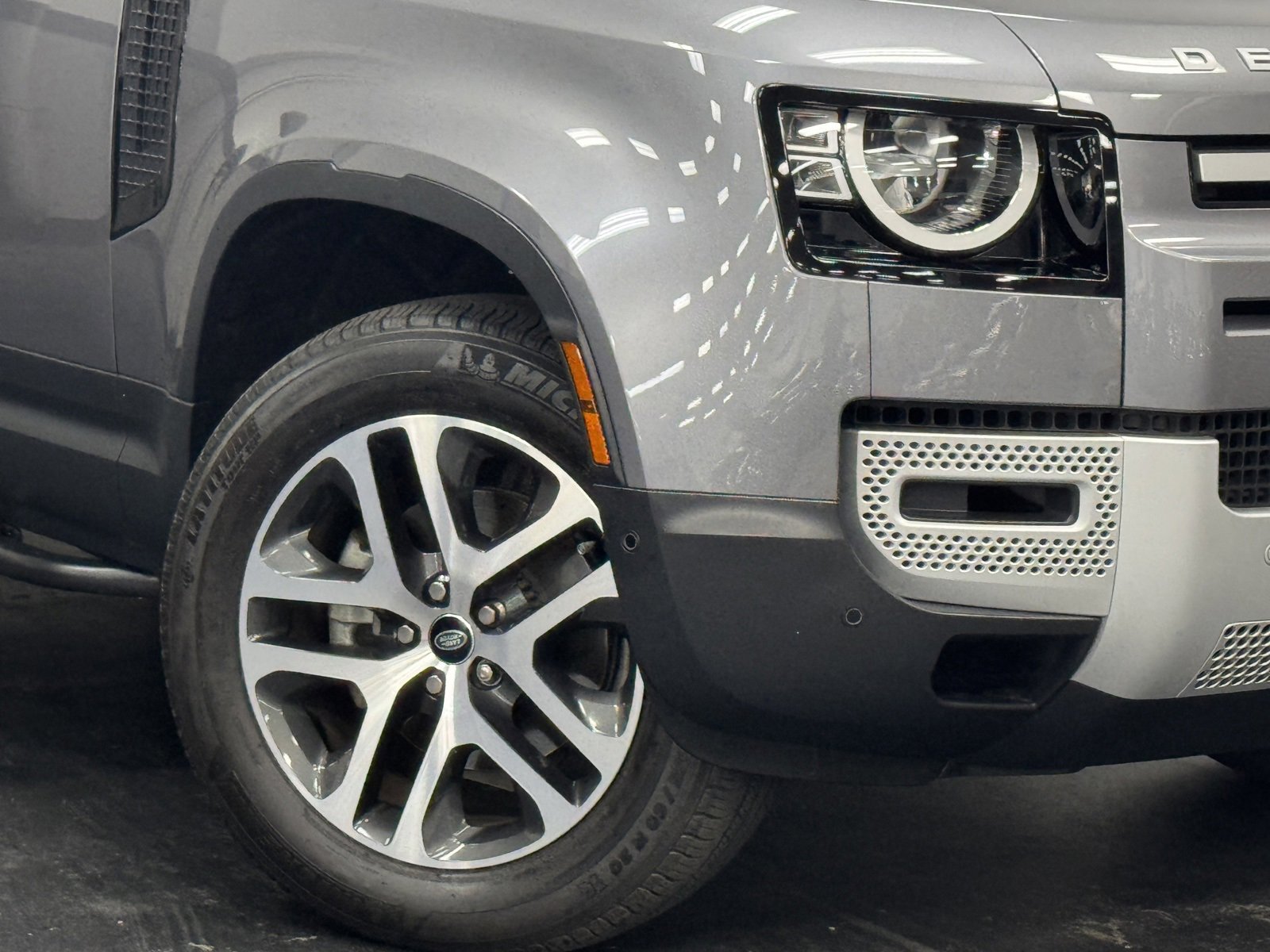 Used 2023 Land Rover Defender 110 S image 4