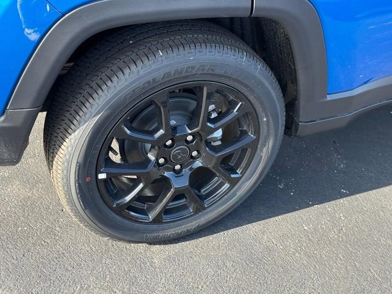 New 2026 Jeep Compass Latitude image 4