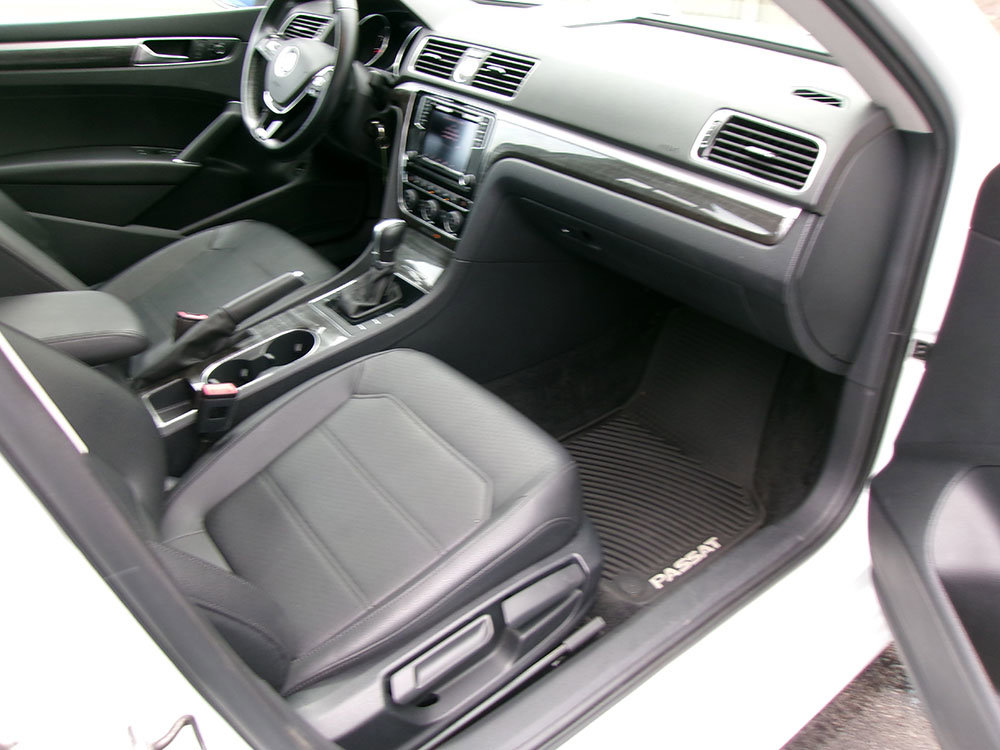 Used 2016 Volkswagen Passat 1.8T SE FWD image 9