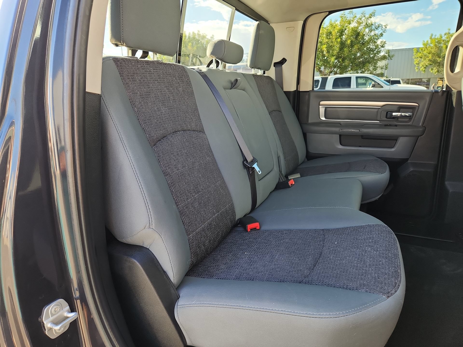 Used 2018 RAM 3500 Big Horn RWD image 26