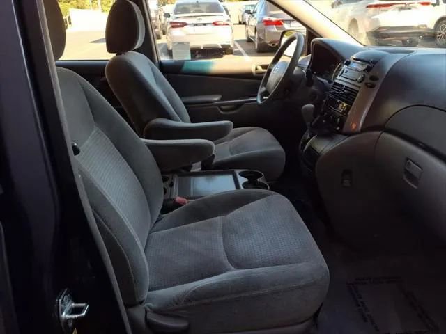 Used 2009 Toyota Sienna CE image 8