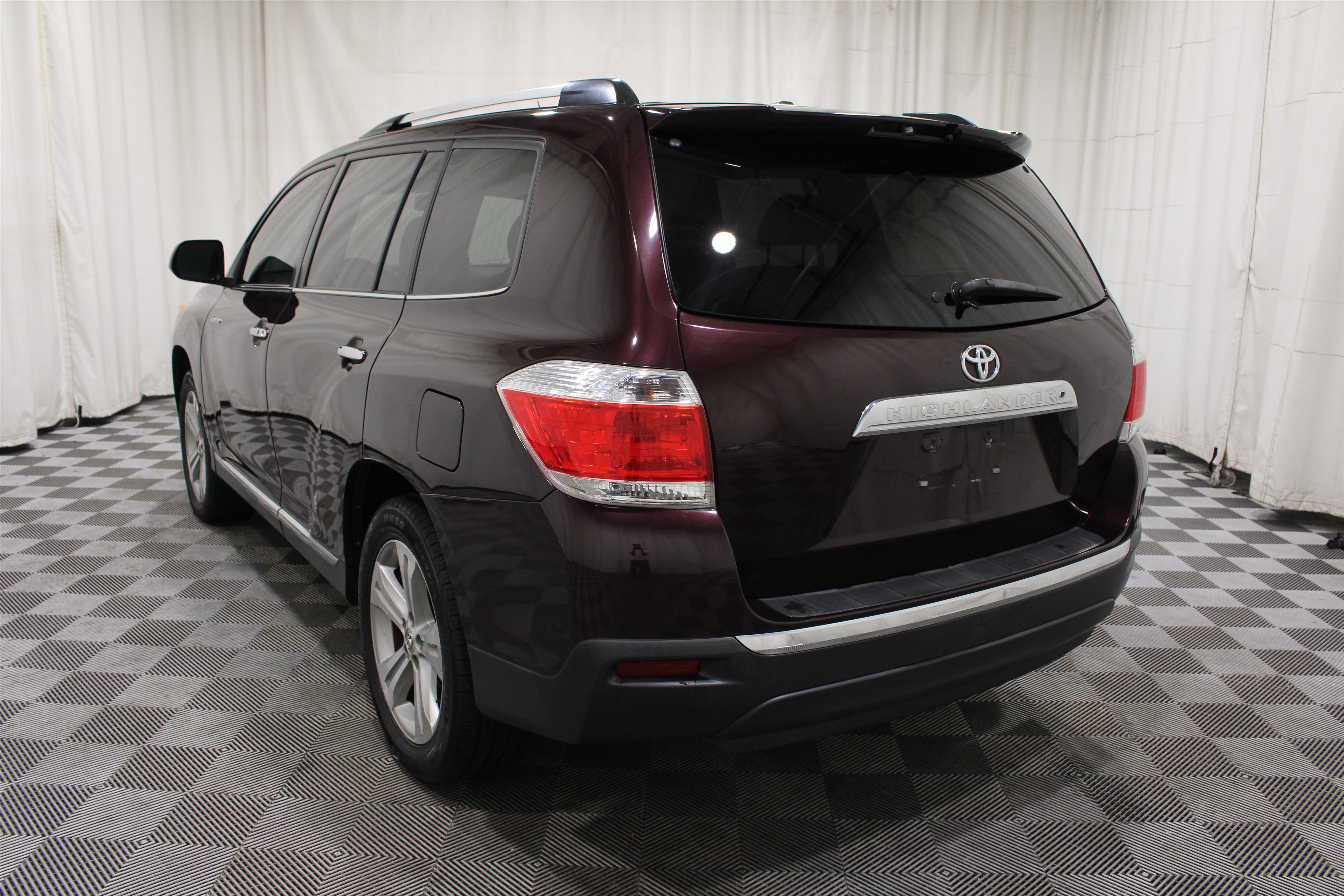 Used 2013 Toyota Highlander Limited FWD image 30