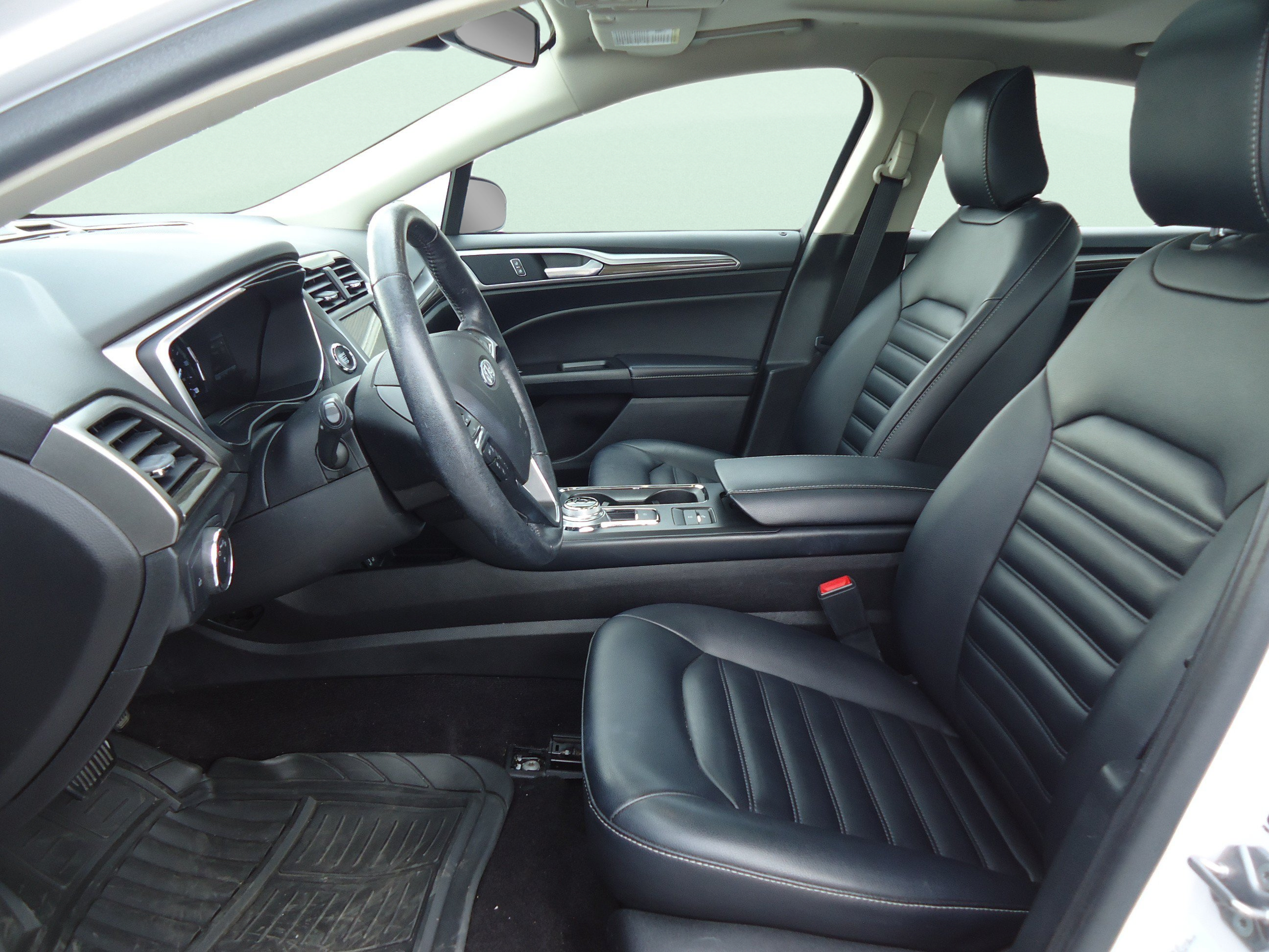 Used 2020 Ford Fusion SEL FWD image 18