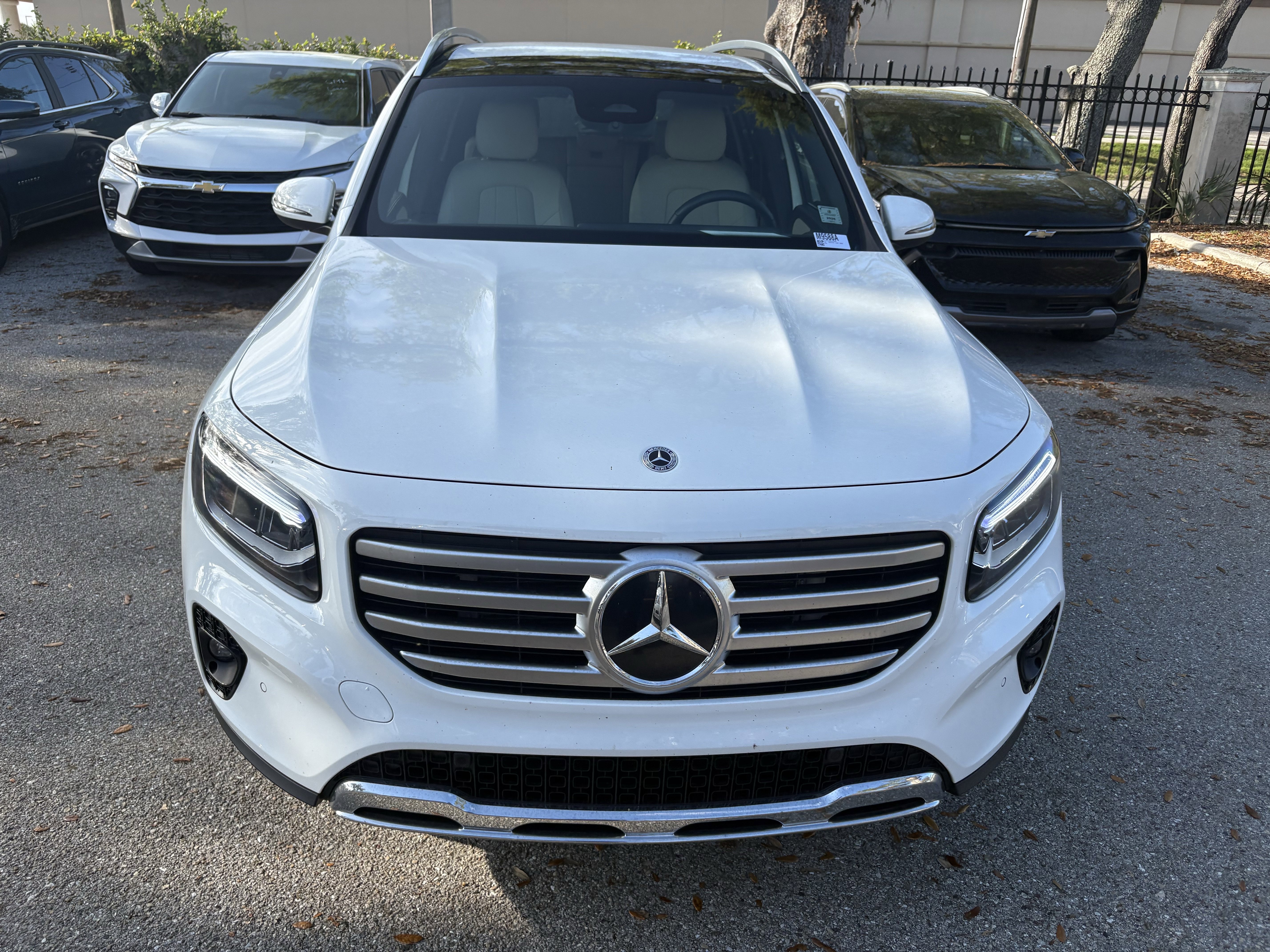 Used 2025 Mercedes-Benz GLB 250 image 2