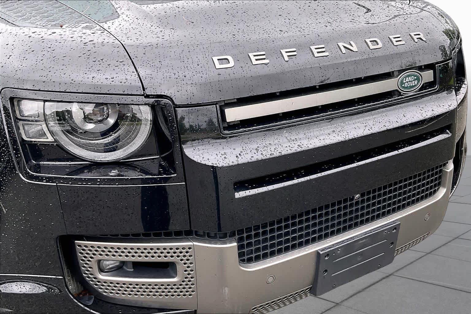 Used 2025 Land Rover Defender 110 X-Dynamic SE AWD/4WD image 30