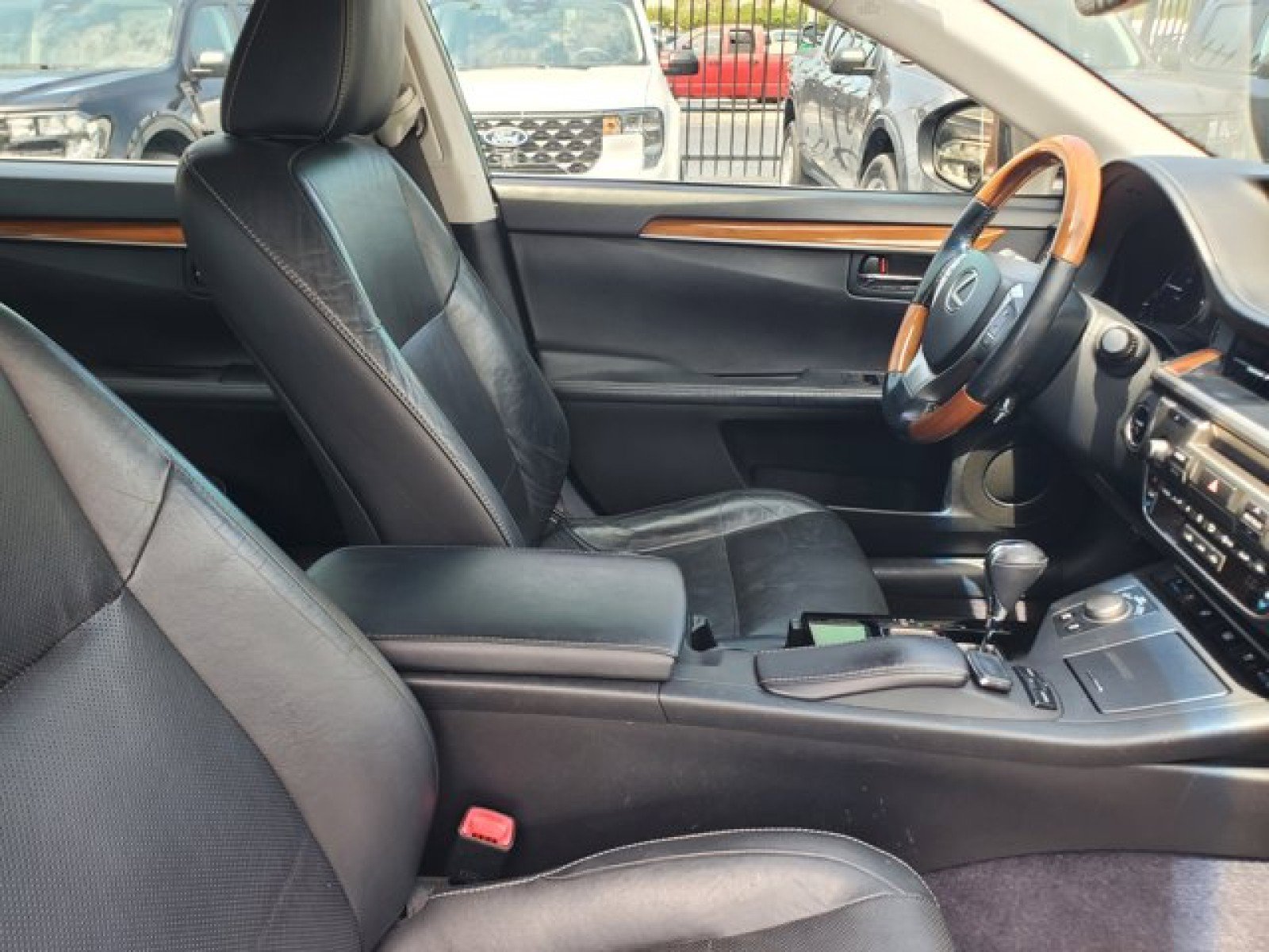 Used 2015 Lexus ES 300h w/ Navigation System Package FWD image 38