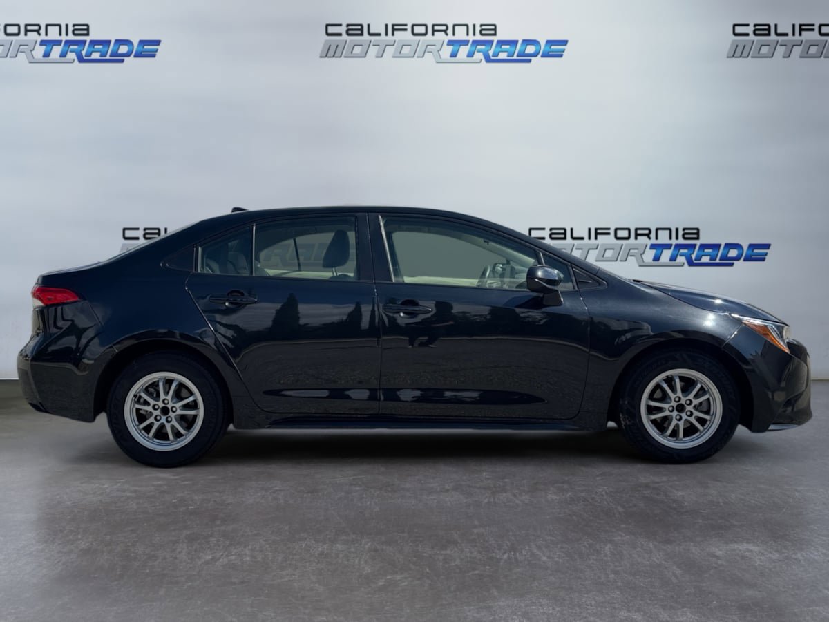 Used 2022 Toyota Corolla LE FWD image 4