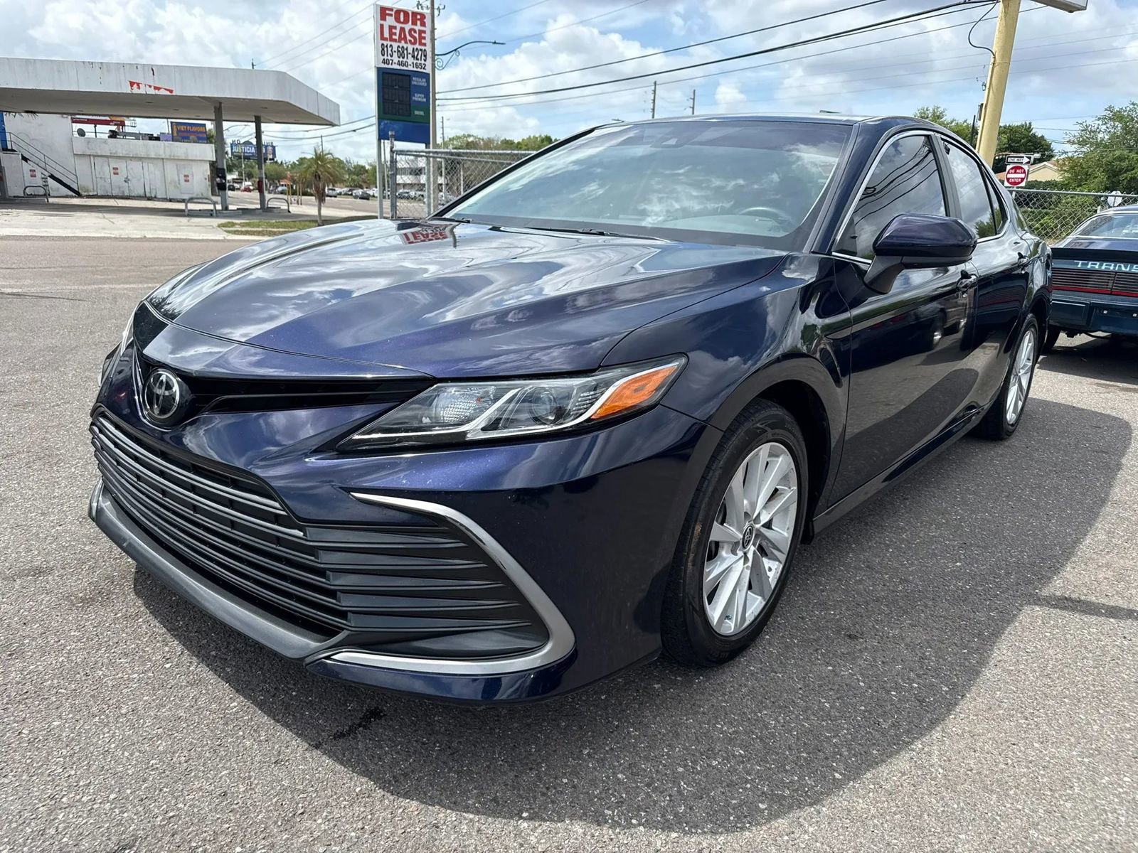 Used 2022 Toyota Camry LE FWD image 1