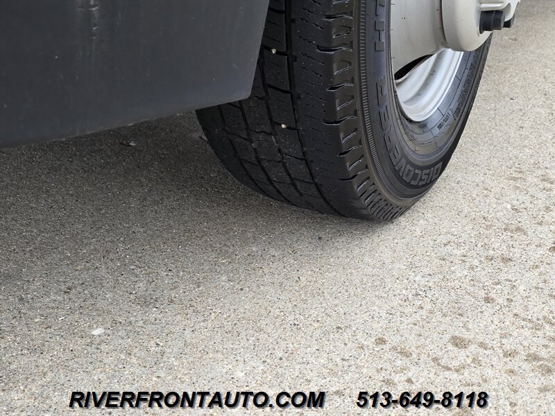 Used 2021 Chevrolet Express 3500 w/ Driver Convenience Package RWD image 16