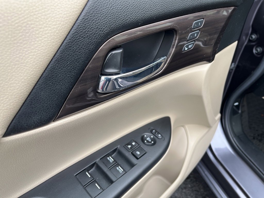 Used 2017 Honda Accord Touring image 26