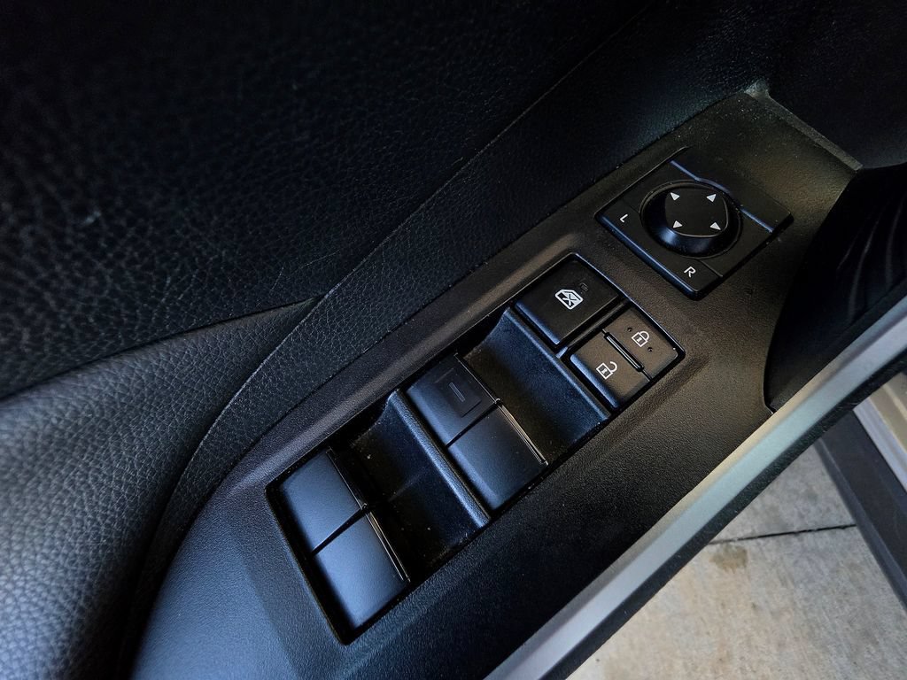 Used 2025 Toyota RAV4 LE AWD/4WD image 12