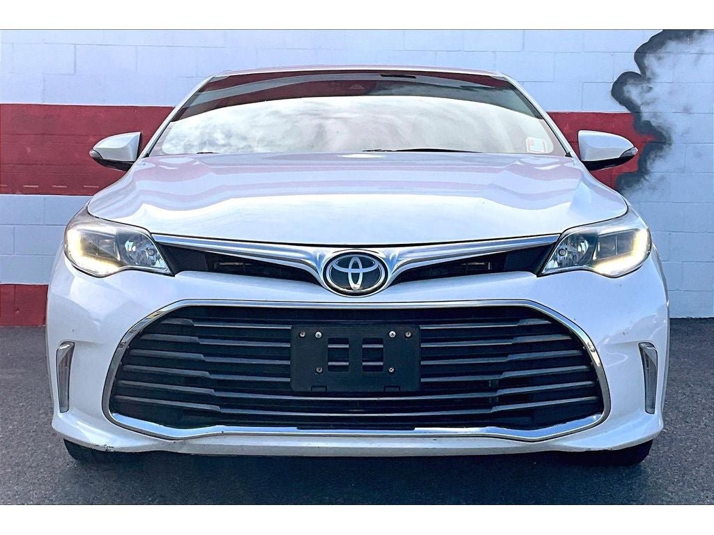 Used 2016 Toyota Avalon Limited w/ Toyota Safety Sense Package FWD image 3
