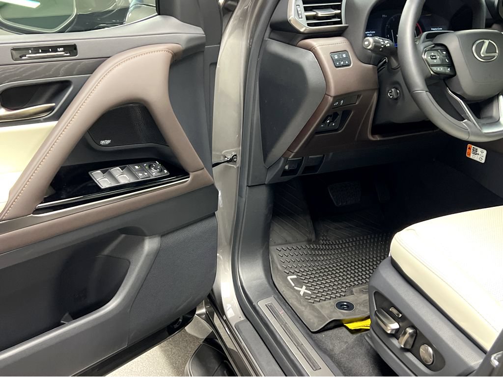 New 2026 Lexus LX 600 4WD w/ Accessory Package (2T) image 8