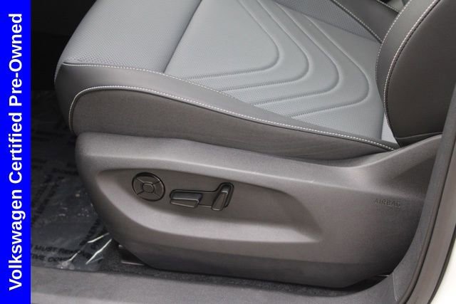 Used 2025 Volkswagen Tiguan SE image 17