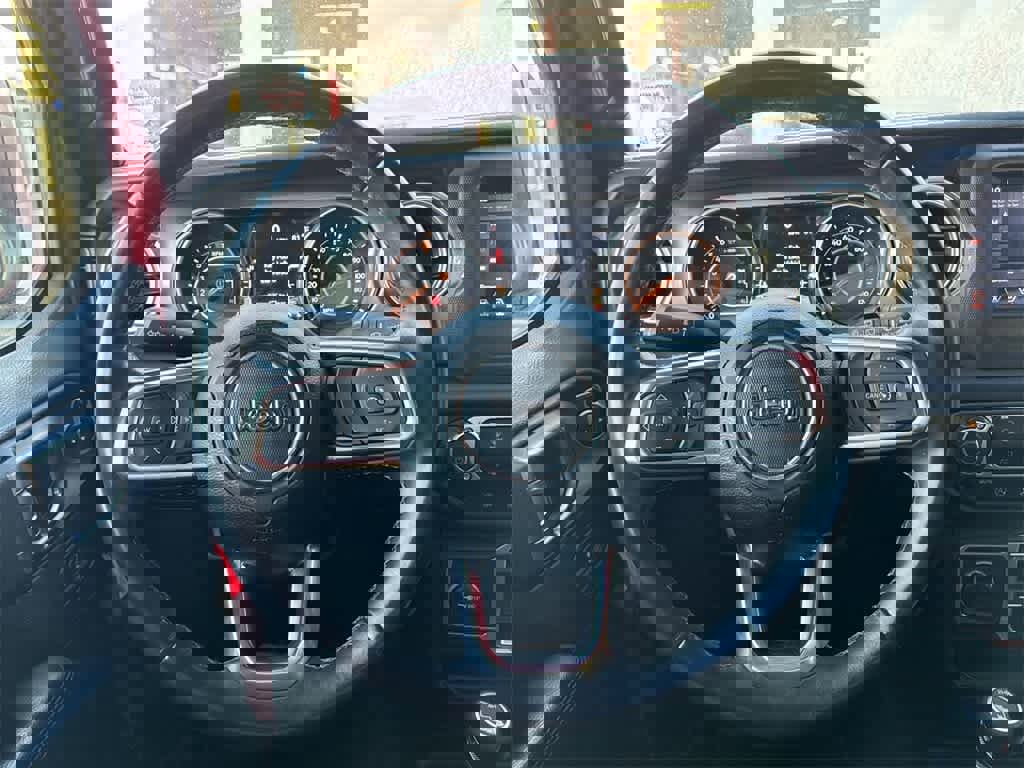 Used 2018 Jeep Wrangler Unlimited Sahara image 17