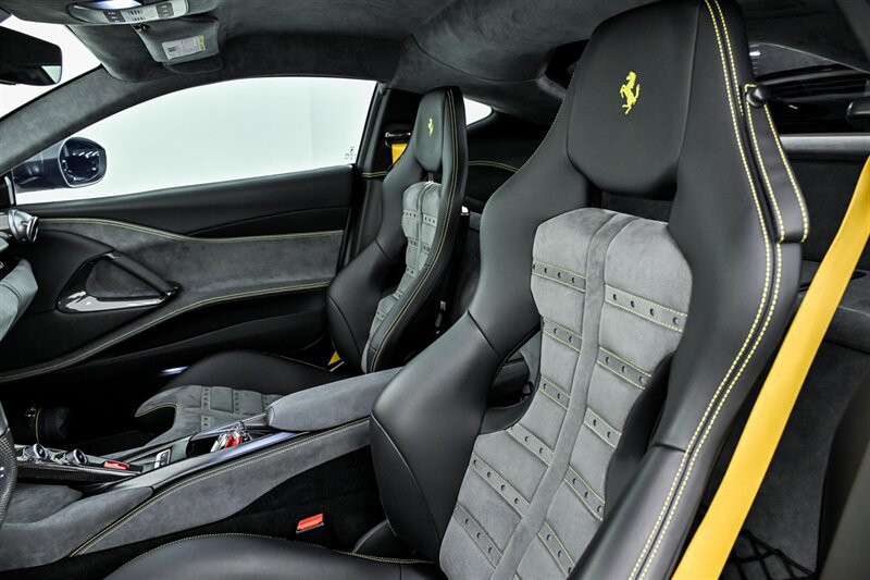 Used 2020 Ferrari 812 Superfast RWD image 21