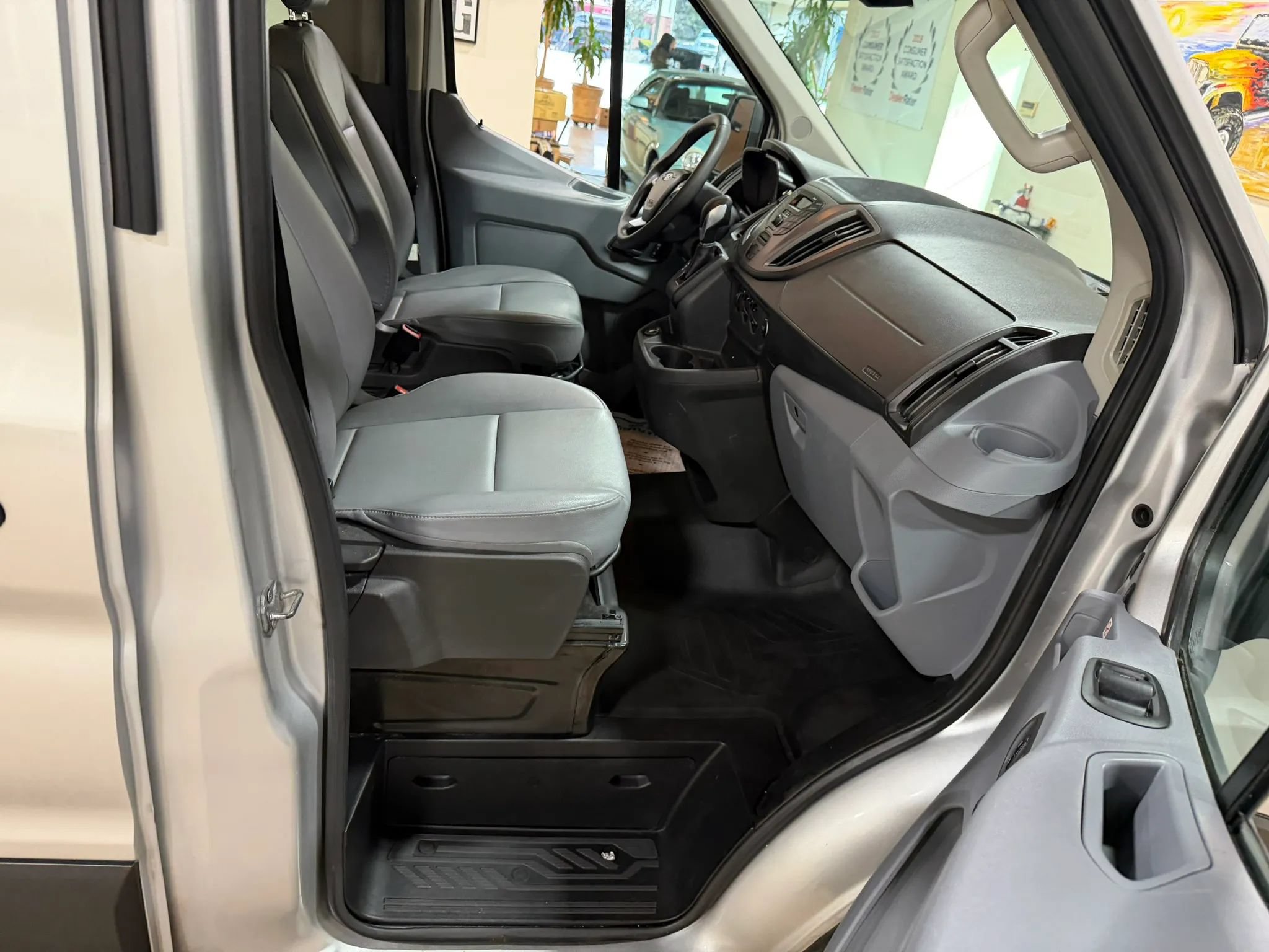 Used 2019 Ford Transit 150 XL RWD image 31