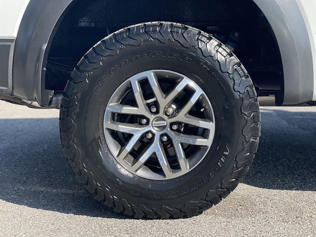 Used 2017 Ford F150 Raptor w/ Equipment Group 801A Mid image 38