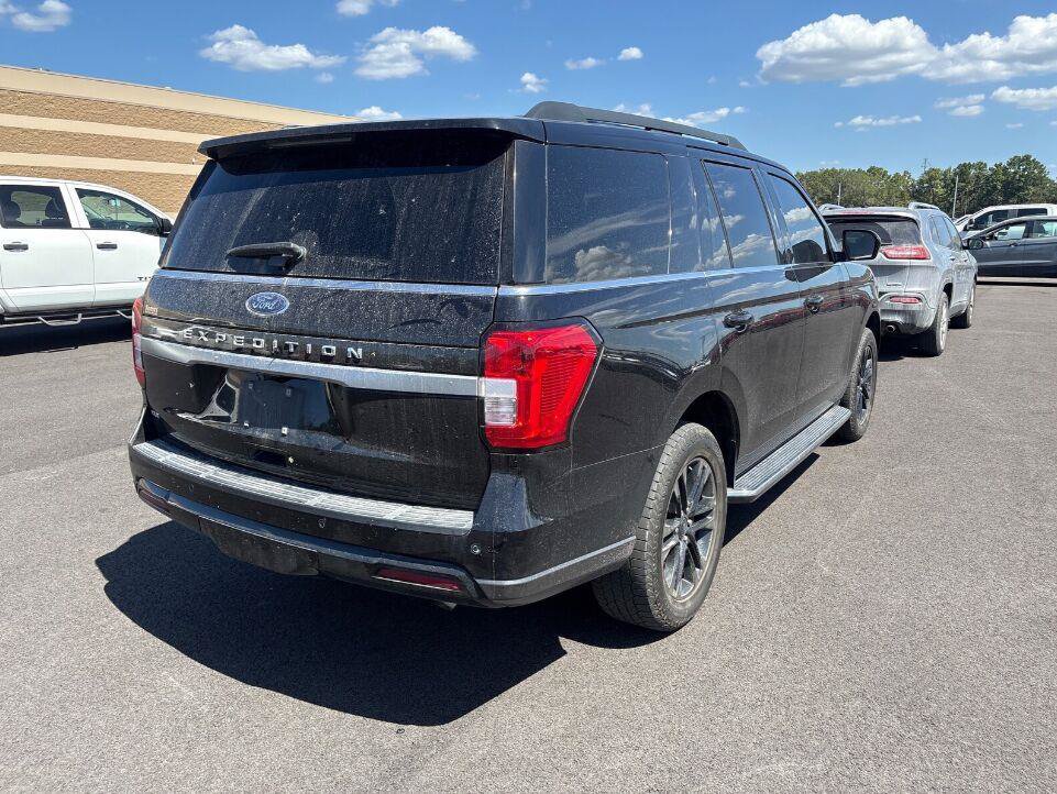 Used 2023 Ford Expedition XLT RWD image 3