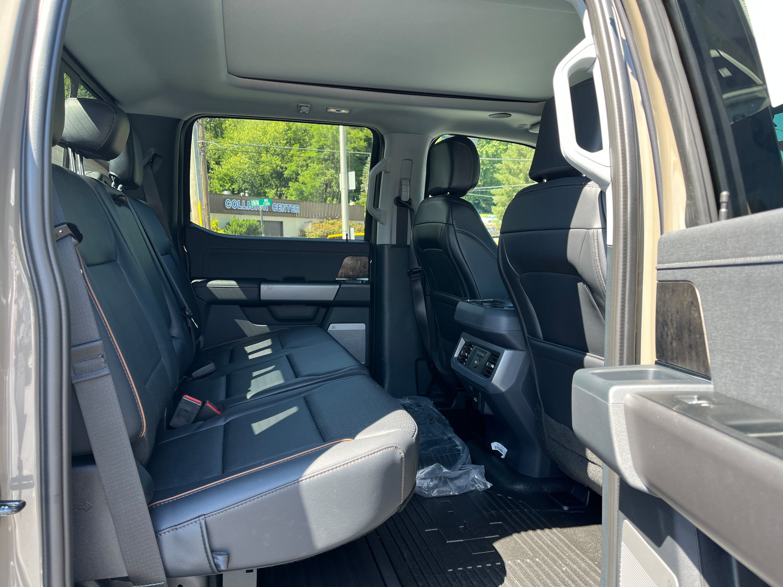 New 2026 Ford F350 Lariat w/ Tremor Off-Road Package AWD/4WD image 10