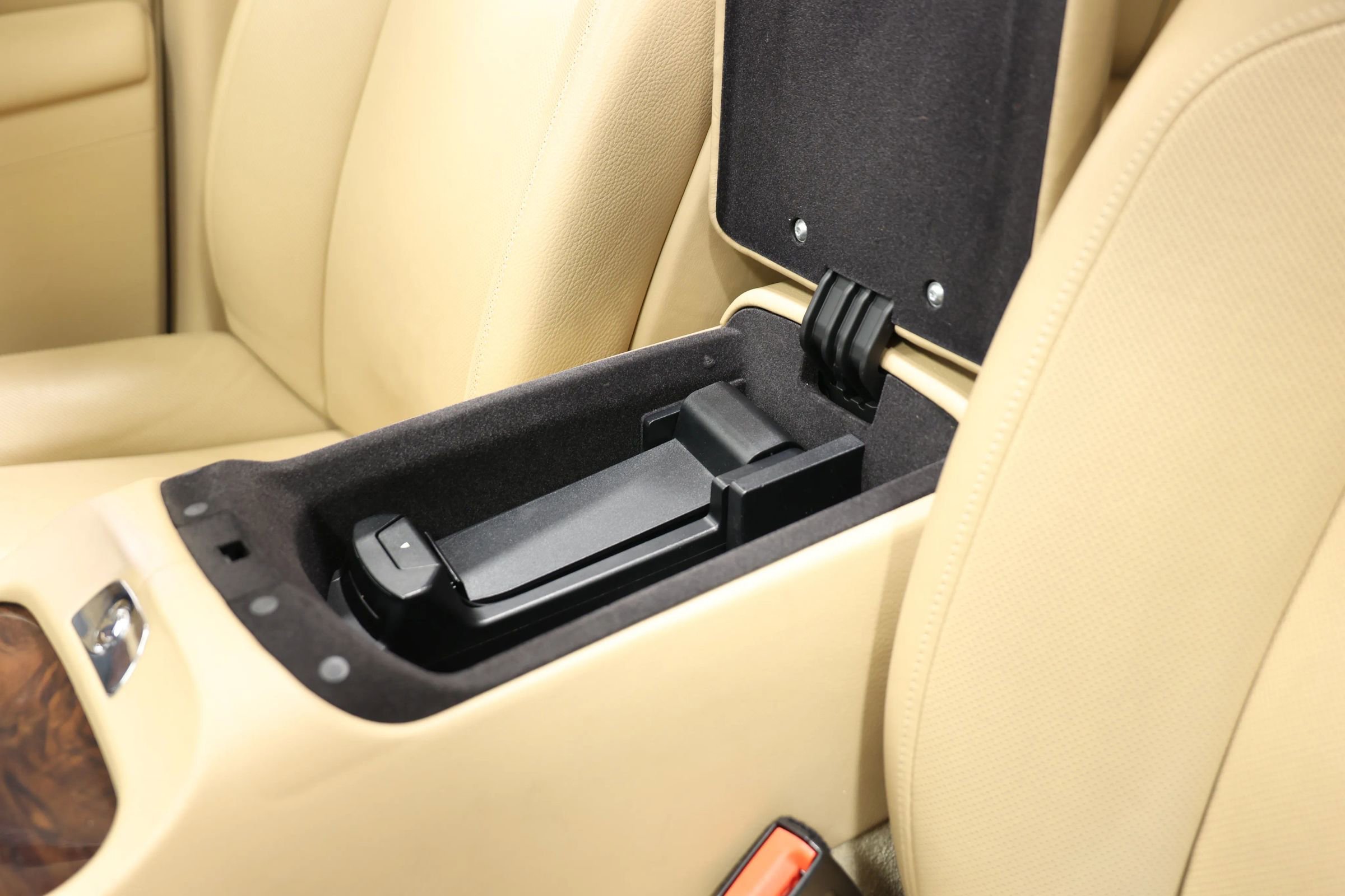 Used 2015 Rolls-Royce Ghost image 47