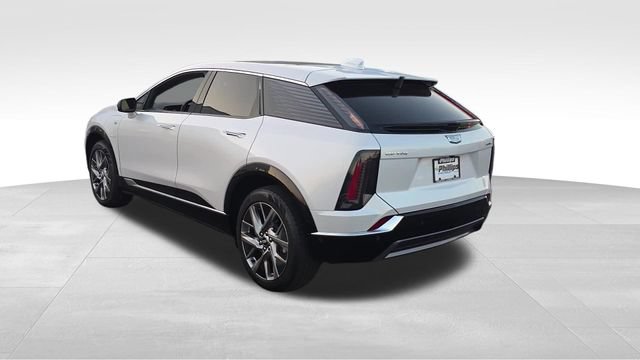 Certified 2025 Cadillac Optiq Luxury 2 w/ LPO, Floor Liner Package AWD/4WD image 9