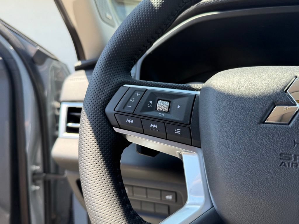 New 2026 Mitsubishi Outlander AWD image 23