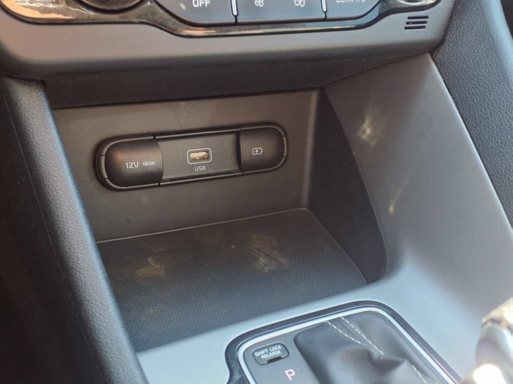 Used 2021 Kia Niro LX FWD image 11