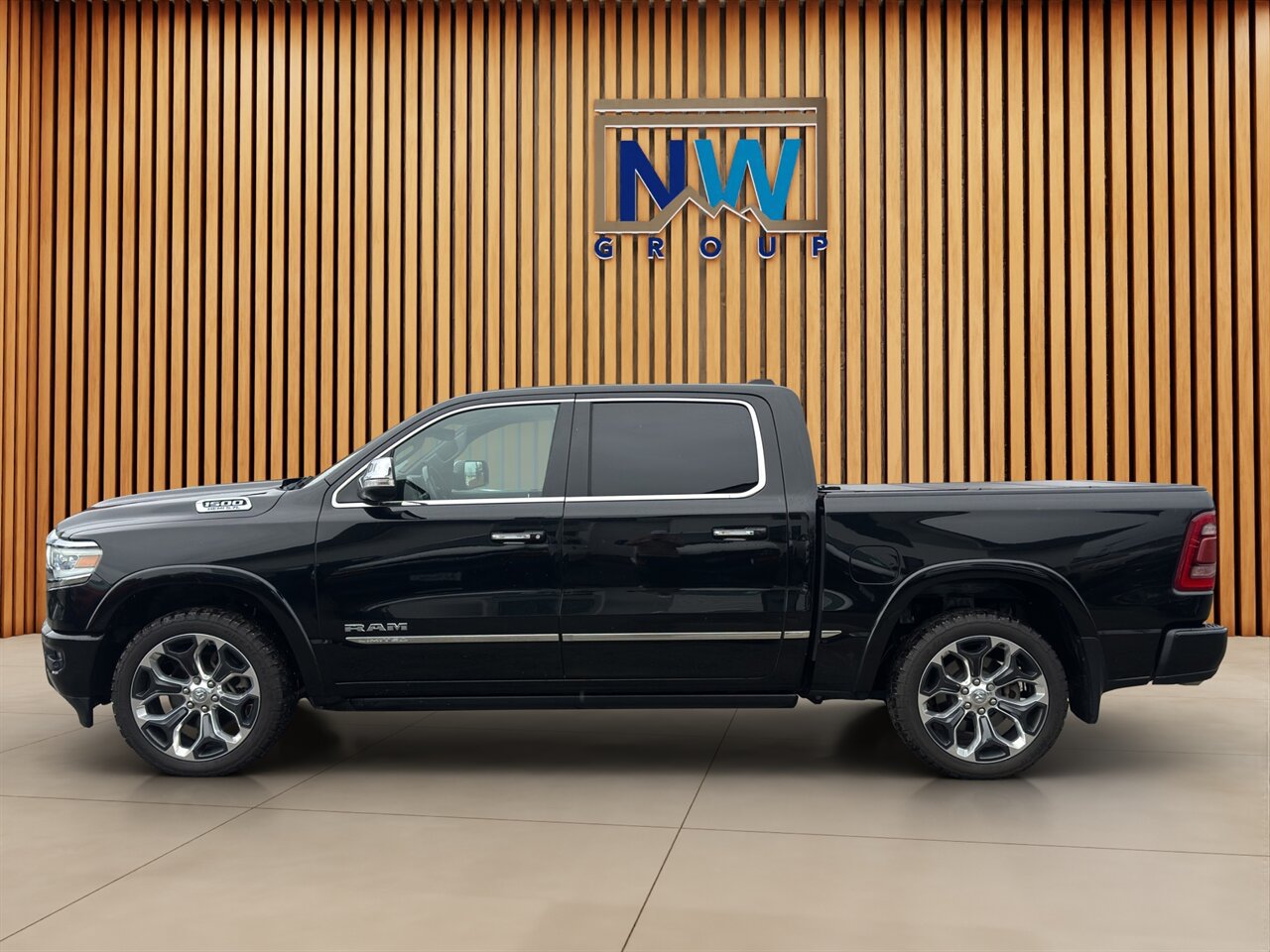 Used 2022 RAM 1500 Limited w/ Body-Colour Bumper Group AWD/4WD image 17