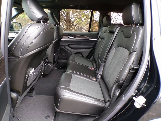 New 2026 Jeep Grand Cherokee Altitude AWD/4WD image 10