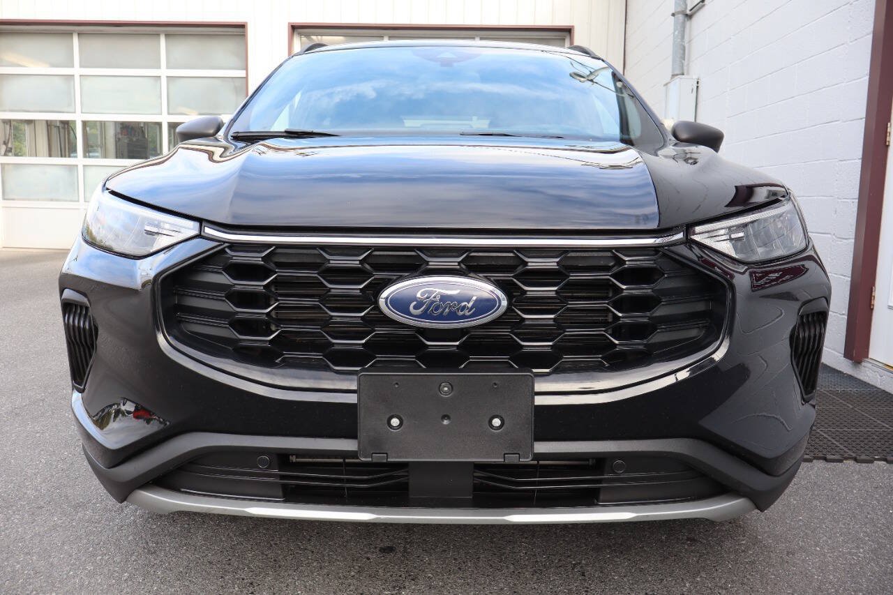Used 2025 Ford Escape ST-Line AWD/4WD image 2