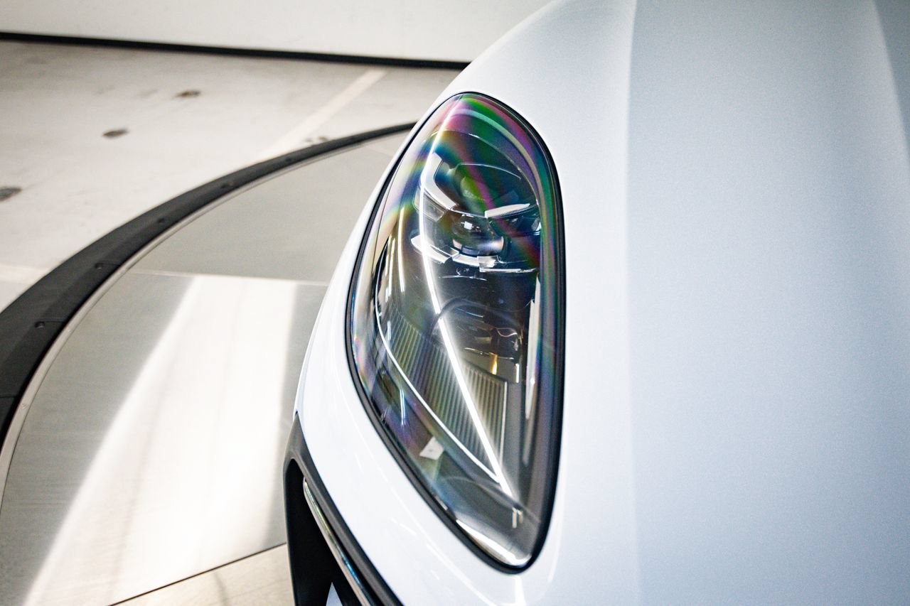Certified 2023 Porsche Macan AWD/4WD image 13