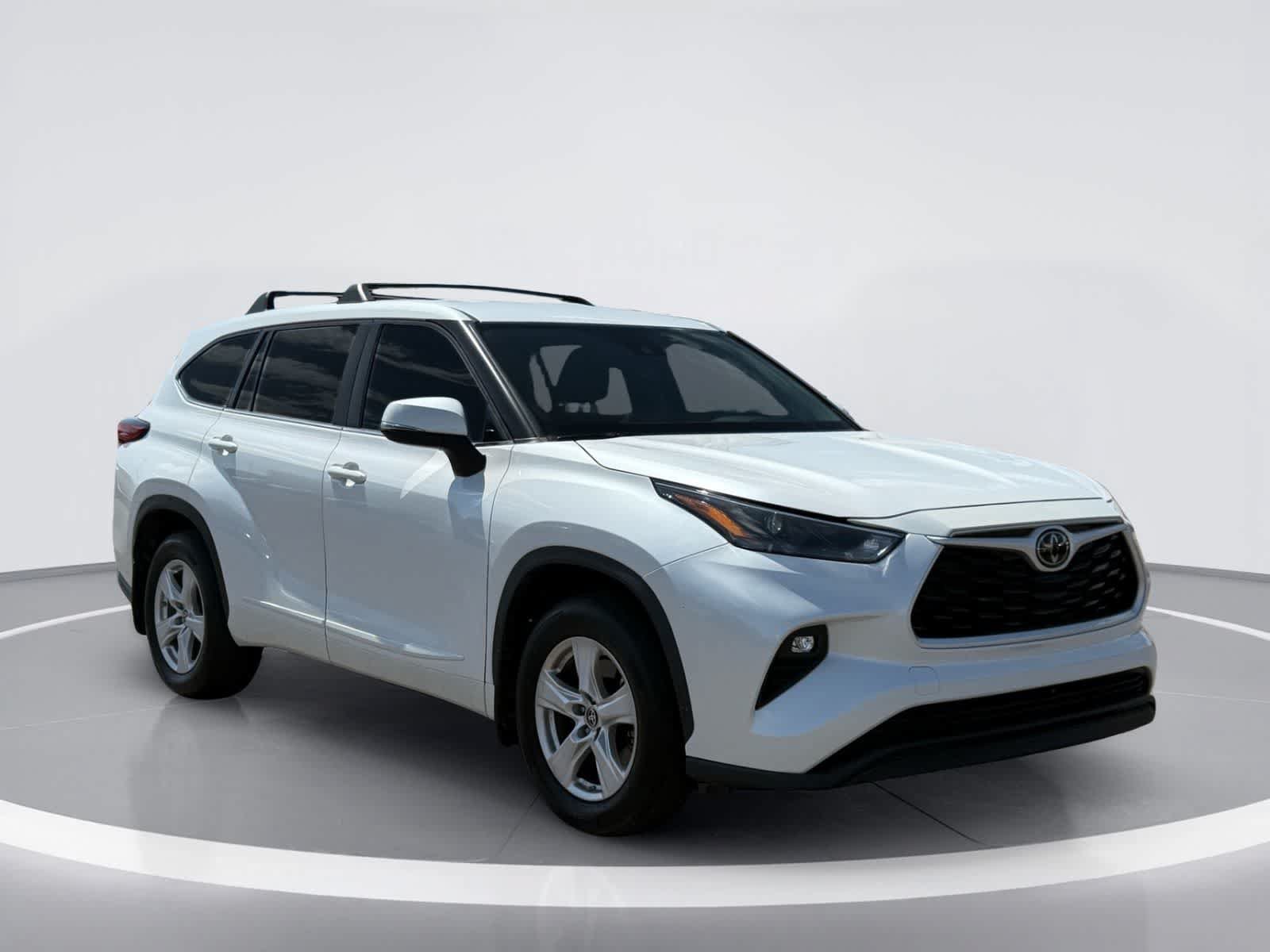 Used 2023 Toyota Highlander LE AWD/4WD image 6