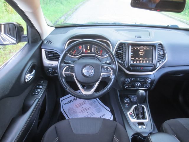 Used 2016 Jeep Cherokee Latitude w/ Safety/Convenience Group AWD/4WD image 9