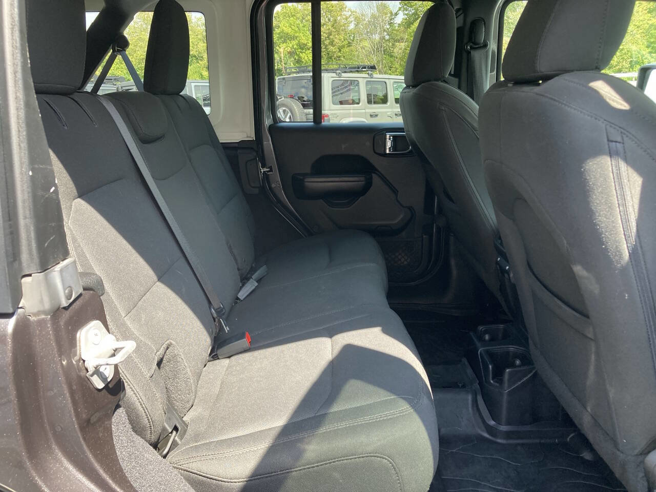 Used 2018 Jeep Wrangler Unlimited Sport S image 17