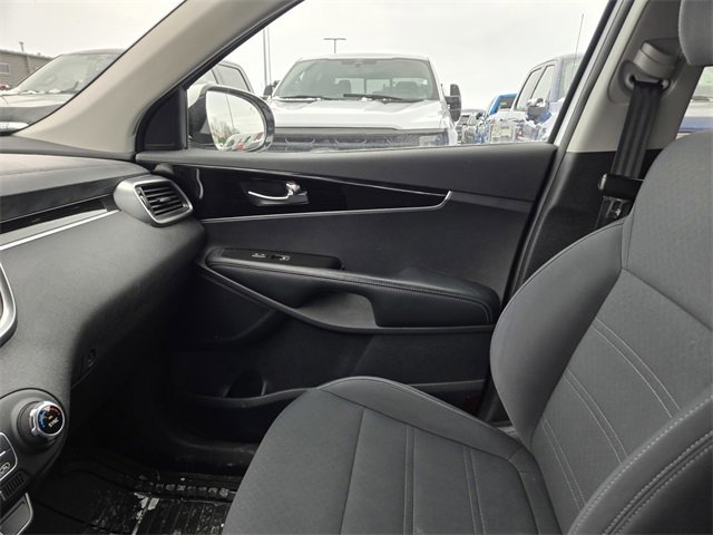 Used 2019 Kia Sorento LX w/ LX Convenience Package image 14