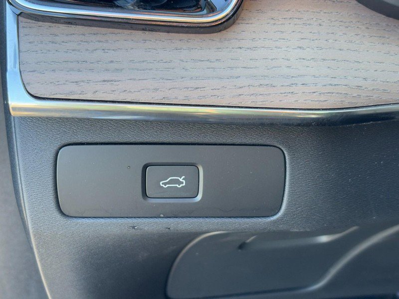 Used 2025 Volvo XC90 B6 Plus image 18