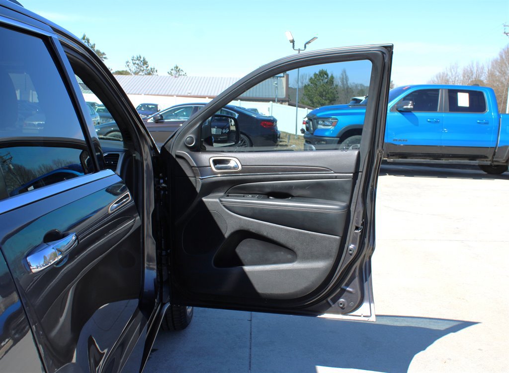 Used 2014 Jeep Grand Cherokee Limited w/ Luxury Group II RWD image 37