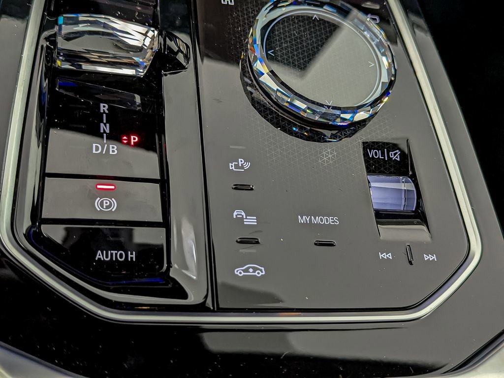 Used 2025 BMW i7 eDrive50 w/ M Sport Package image 29