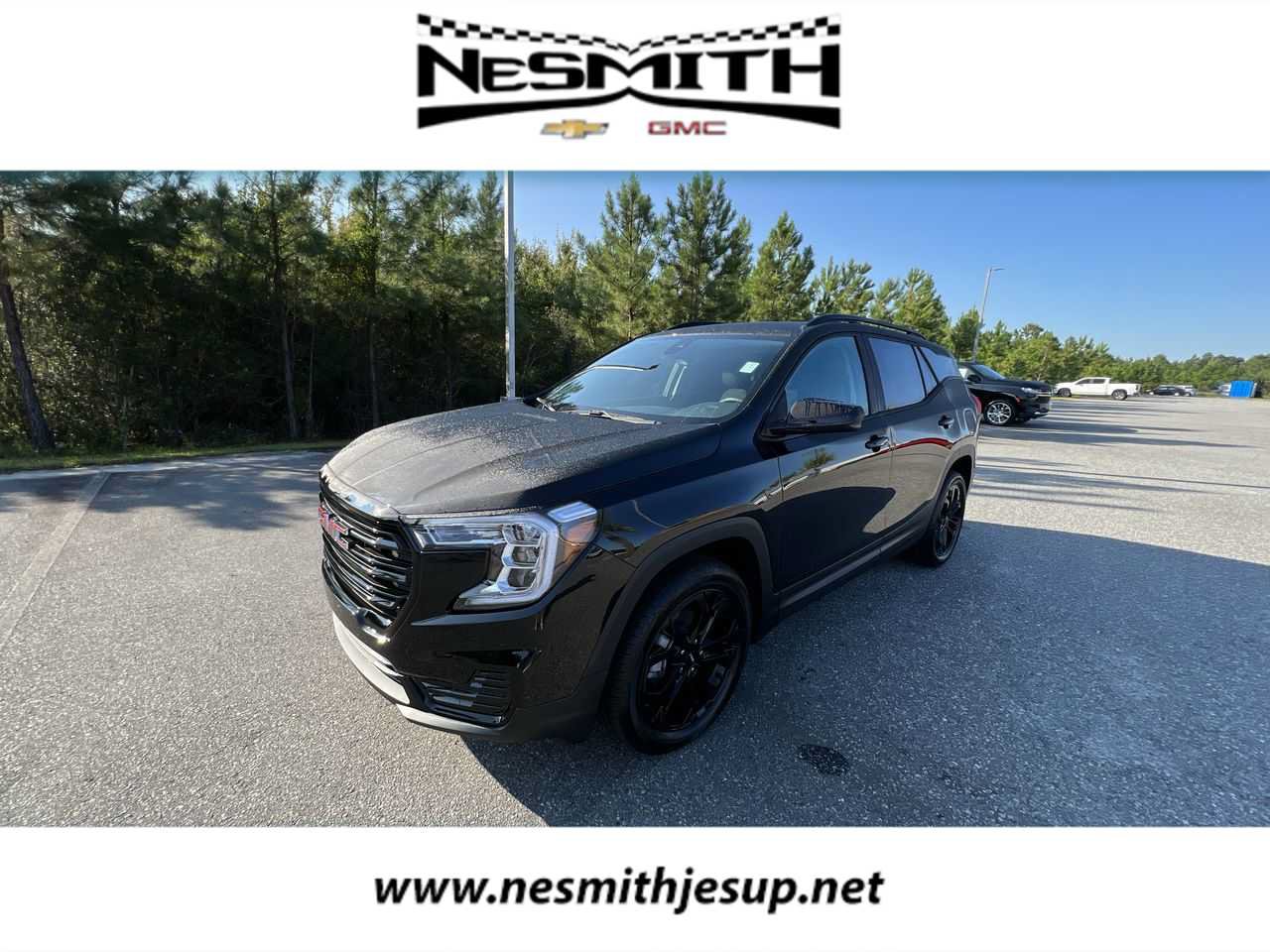Used 2022 GMC Terrain SLE w/ Driver Convenience Package FWD image 1