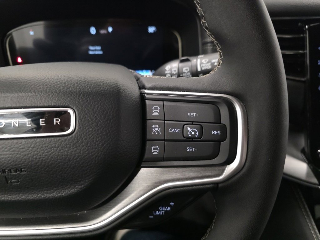 Used 2025 Jeep Wagoneer L Series II image 16