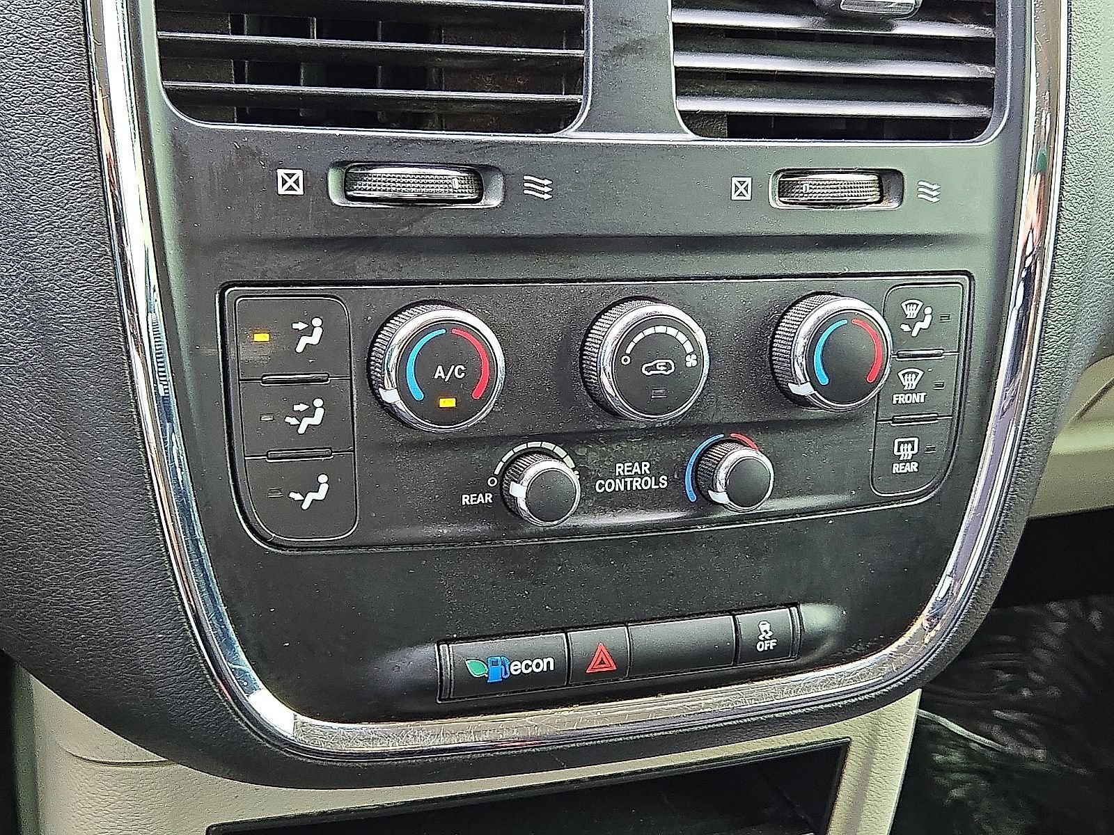 Used 2018 Dodge Grand Caravan SE w/ UConnect Hands-Free Group FWD image 22