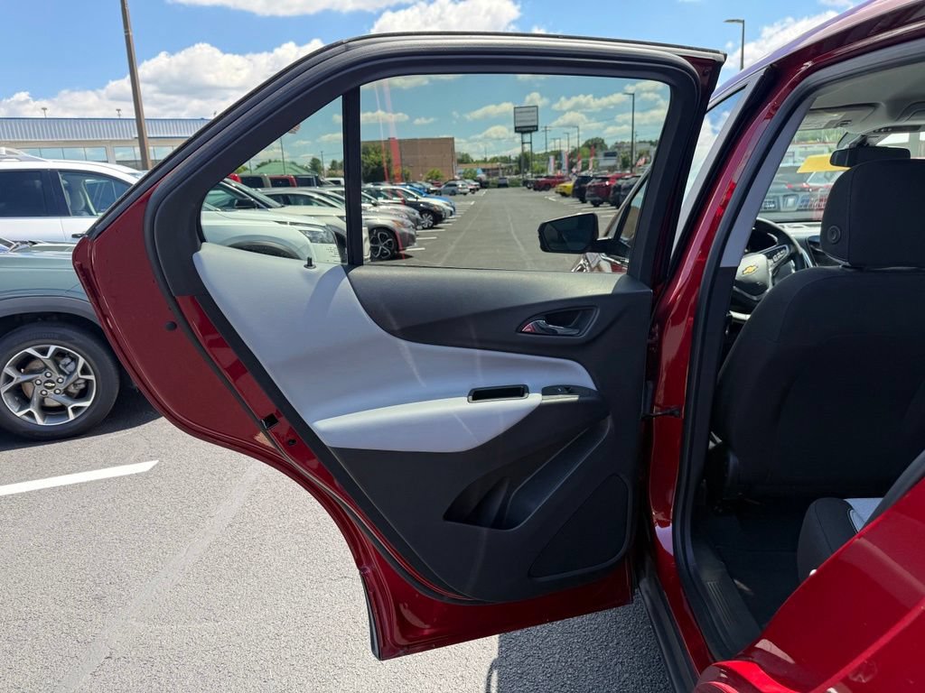 Used 2023 Chevrolet Equinox LT AWD/4WD image 8