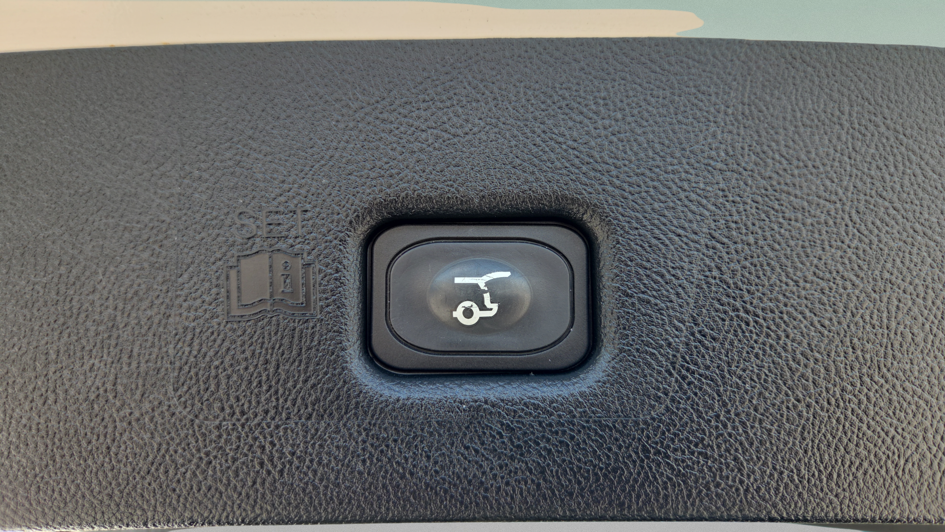 Used 2021 Lincoln Nautilus Reserve w/ Cargo Utility Package AWD/4WD image 11