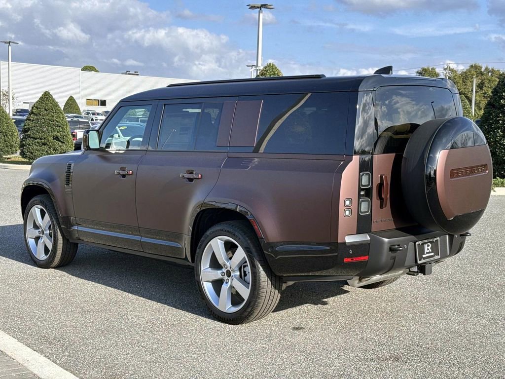 New 2026 Land Rover Defender 130 X-Dynamic SE image 3