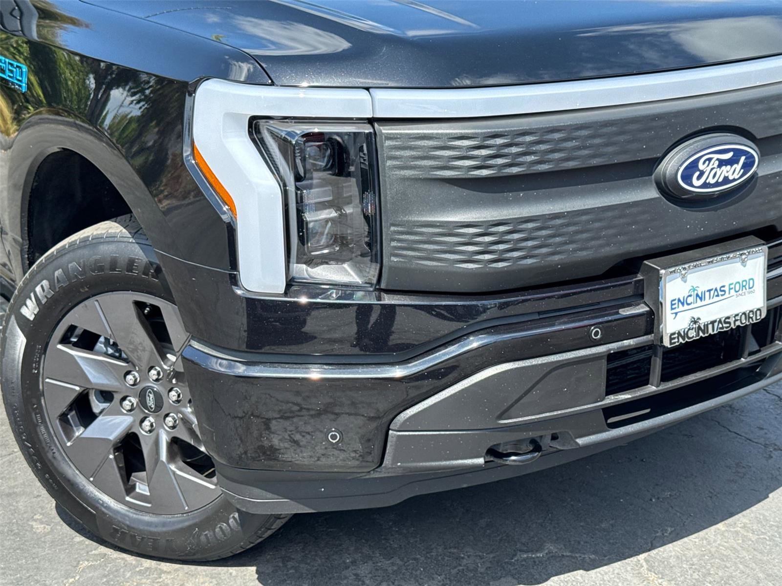 Certified 2024 Ford F150 Lightning Flash AWD/4WD image 3